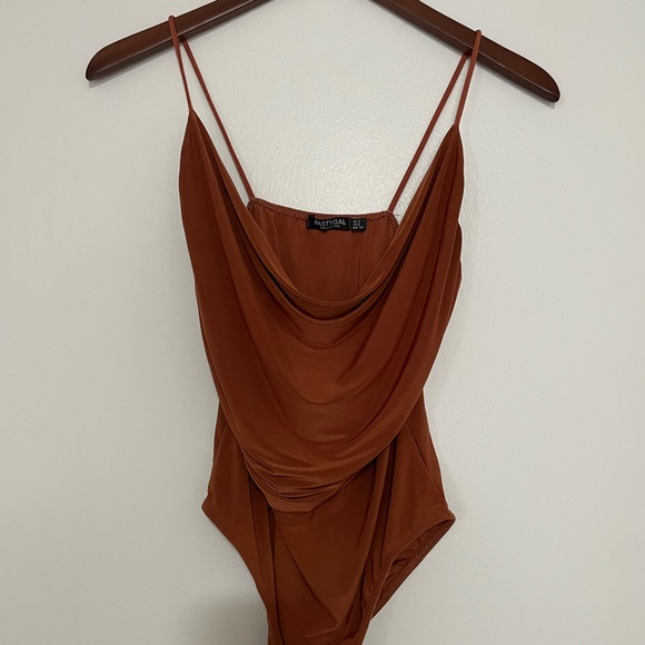 Nasty Gal Burnt Orange Slinky Cowl Neck Bodysuit Size 2 - Picture 4 of 8